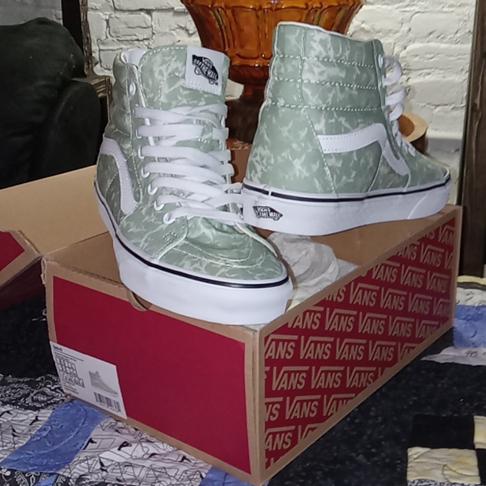 BNIB!!! Van SK8-HI Men's 8 Women's 9.5 Shoes